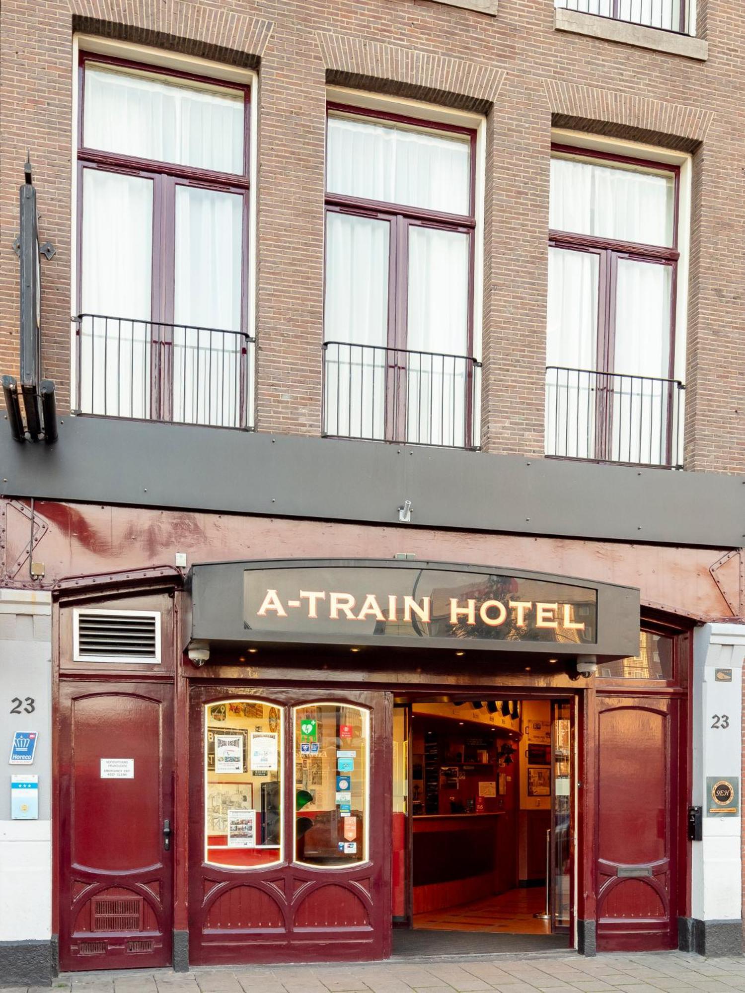 A-Train Hotel Amsterdam Bagian luar foto